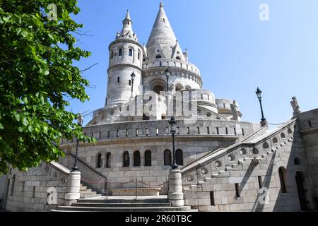 Budapest, Hongrie - 20 mai 2023 : vue sur le bastion des pêcheurs à Budapest sur la Hongrie Banque D'Images