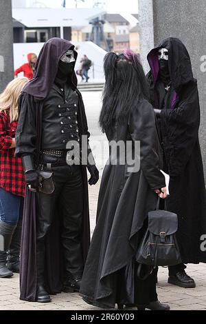 Les amateurs de costumes assistent au mcm London Comic con convention d'octobre au Excel Center de Londres Banque D'Images