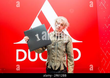 5 juin 2023, Milan, Milan, Italie: Chiello (pseudonyme de Rocco Modello) présente le nouvel album dans le magasin Mondadori de la Piazza Duomo à Milan. (Credit image: © Pamela Rovaris/Pacific Press via ZUMA Press Wire) USAGE ÉDITORIAL SEULEMENT! Non destiné À un usage commercial ! Banque D'Images