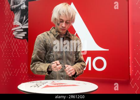 5 juin 2023, Milan, Milan, Italie: Chiello (pseudonyme de Rocco Modello) présente le nouvel album dans le magasin Mondadori de la Piazza Duomo à Milan. (Credit image: © Pamela Rovaris/Pacific Press via ZUMA Press Wire) USAGE ÉDITORIAL SEULEMENT! Non destiné À un usage commercial ! Banque D'Images