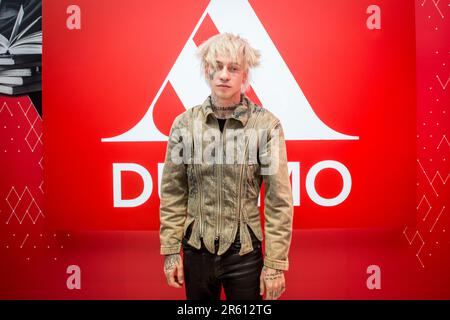 5 juin 2023, Milan, Milan, Italie: Chiello (pseudonyme de Rocco Modello) présente le nouvel album dans le magasin Mondadori de la Piazza Duomo à Milan. (Credit image: © Pamela Rovaris/Pacific Press via ZUMA Press Wire) USAGE ÉDITORIAL SEULEMENT! Non destiné À un usage commercial ! Banque D'Images