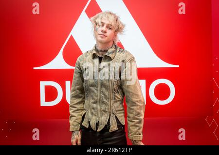 5 juin 2023, Milan, Milan, Italie: Chiello (pseudonyme de Rocco Modello) présente le nouvel album dans le magasin Mondadori de la Piazza Duomo à Milan. (Credit image: © Pamela Rovaris/Pacific Press via ZUMA Press Wire) USAGE ÉDITORIAL SEULEMENT! Non destiné À un usage commercial ! Banque D'Images