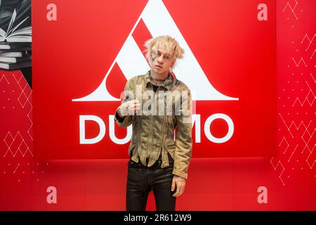 5 juin 2023, Milan, Milan, Italie: Chiello (pseudonyme de Rocco Modello) présente le nouvel album dans le magasin Mondadori de la Piazza Duomo à Milan. (Credit image: © Pamela Rovaris/Pacific Press via ZUMA Press Wire) USAGE ÉDITORIAL SEULEMENT! Non destiné À un usage commercial ! Banque D'Images