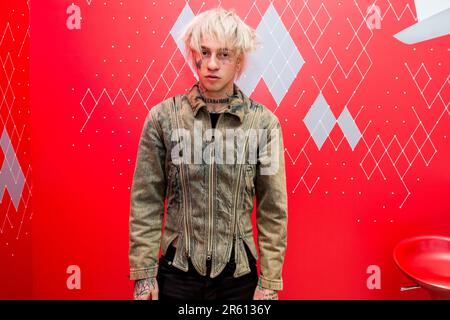 5 juin 2023, Milan, Milan, Italie: Chiello (pseudonyme de Rocco Modello) présente le nouvel album dans le magasin Mondadori de la Piazza Duomo à Milan. (Credit image: © Pamela Rovaris/Pacific Press via ZUMA Press Wire) USAGE ÉDITORIAL SEULEMENT! Non destiné À un usage commercial ! Banque D'Images