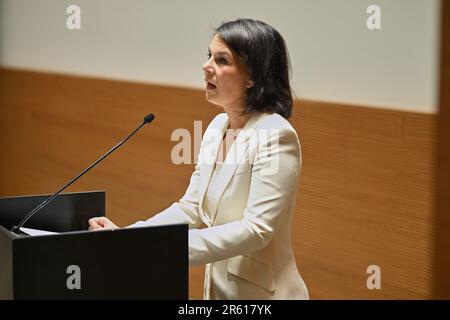 Brasilia, Brésil. 06th juin 2023. Annalena Baerbock (Bündnis 90/Die Grünen), ministre fédérale des Affaires étrangères, s'exprime à la FGV (Fundacao Getulio Vargas), l'un des groupes de réflexion les plus importants d'Amérique latine. FGV est une université d'administration, d'économie et de droit. Avec une population d'environ 215 millions d'habitants, le Brésil est le plus important partenaire commercial de l'Allemagne en Amérique du Sud. Baerbock a offert au Brésil la coopération entre les démocraties à la lumière des tentatives de la Chine d'influencer le pays et la guerre russe en Ukraine. Credit: Annette Riedl/dpa/Alay Live News Banque D'Images