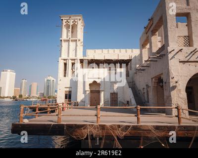 20 mars 2023, Dubaï, Émirats Arabes Unis : le village de la vieille ville d'Al Seef à Dubaï, Al Seef Khor se trouve à 1,8 km de la promenade en bord de mer le long de la rive de Dubai Creek, dans le quartier d'Al Fahidi Banque D'Images