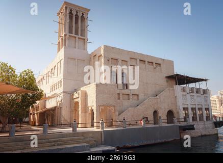 20 mars 2023, Dubaï, Émirats Arabes Unis : le village de la vieille ville d'Al Seef à Dubaï, Al Seef Khor se trouve à 1,8 km de la promenade en bord de mer le long de la rive de Dubai Creek, dans le quartier d'Al Fahidi Banque D'Images