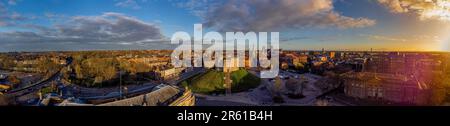 Tôt le matin, vue panoramique aérienne de York avec Cliffords Tower au centre. ROYAUME-UNI Banque D'Images