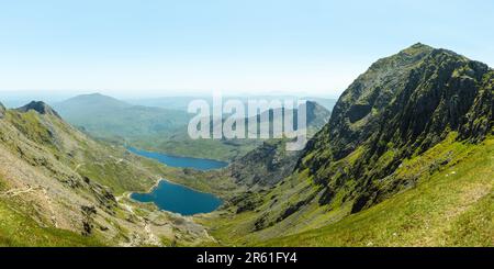 Vue de Snowdon en direction de l'est vers Crib Goch. Le sommet est sur la droite. Eryri/Snowdonia, pays de Galles, Royaume-Uni. Banque D'Images