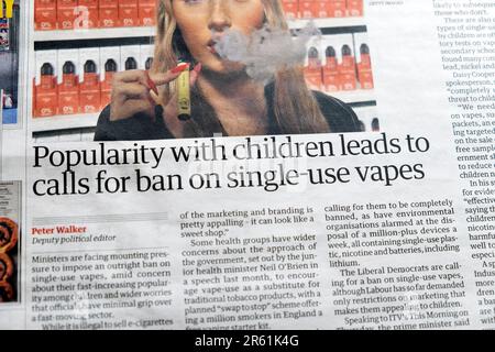 "La popularité auprès des enfants conduit à des appels à l'interdiction des vapes à usage unique" Guardian article principal 27 mai 2023 Londres UK Banque D'Images