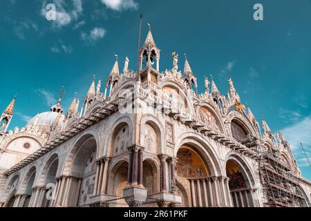 Venise, Italie - 2 avril 2022 : la basilique de la cathédrale patriarcale de Saint-Marc, communément connue sous le nom de basilique de Saint-Marc, est l'église de la cathédrale de la République Banque D'Images