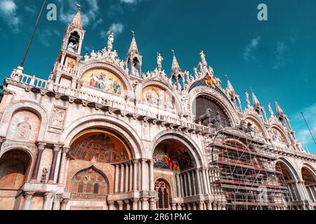 Venise, Italie - 2 avril 2022 : la basilique de la cathédrale patriarcale de Saint-Marc, communément connue sous le nom de basilique de Saint-Marc, est l'église de la cathédrale de la République Banque D'Images