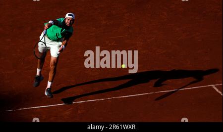 Paris, France. 6th juin 2023. La joueuse de tennis Karen Khachanov (Russie) est en action lors du tournoi de tennis Grand Chelem 2023 à Roland Garros, Paris, France. Frank Molter/Alamy Actualités en direct Banque D'Images