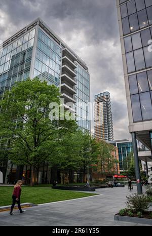 Londres, Royaume-Uni: Bishops Square dans la zone de Spitalfields redéveloppée de la ville. Proche du marché de Spitalfields et de Bishopsgate dans la ville de Londres. Banque D'Images