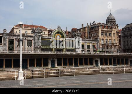 Bilbao, Espagne - 03 août 2022 : façade à la gare de la Concordia dans la ville de Bilbao, au pays Basque Banque D'Images