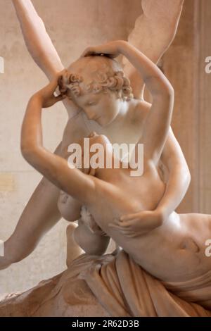 Sculpture néoclassique. Antonio Canovas statue psyché ressuscité par Cupids Kiss. Banque D'Images