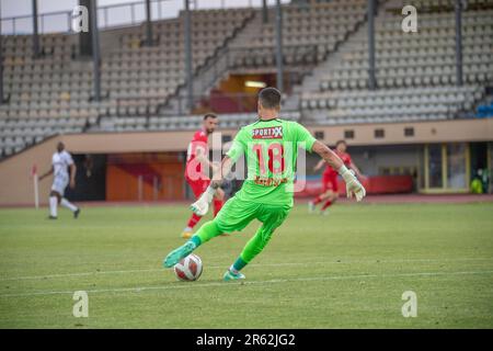 Lausanne, Vaud, Suisse. 6th juin 2023. Kevin Fisckentscher (gardien de but) du FC Sion (18) prend le contrôle lors du match de la Super League suisse, tour 2 entre le FC Stade Lausanne-Ouchy et le FC Sion. La Super League suisse, ronde 2, a eu lieu au stade olympique de la pontaise à Lausanne, dans la capitale olympique. (Credit image: © Eric Dubost/ZUMA Press Wire) USAGE ÉDITORIAL SEULEMENT! Non destiné À un usage commercial ! Banque D'Images