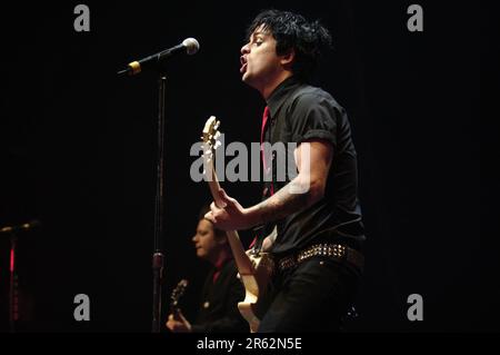 Milan Italie 2005-01-16: Billie Joe Armstrong chanteur et guitariste de Green Day pendant un concert au Forum Assago Banque D'Images