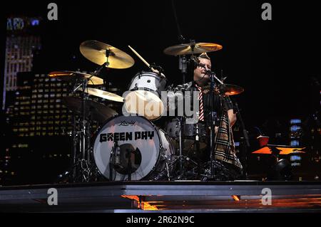 Milan Italie 2009-11-10: Tré Cool batteur de la Journée verte lors d'un concert au Forum Assago Banque D'Images