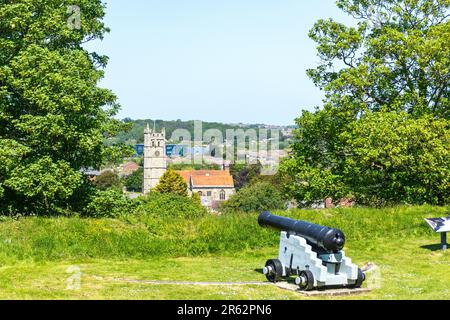 Vue sur le village depuis les remparts du château de Carisbrooke, Carisbrooke, île de Wight, Angleterre, Royaume-Uni Banque D'Images
