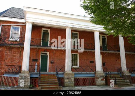 Cour intérieure des casernes de fort Jay sur Governors Island sur 4 août 2019 à Manhattan, New York, États-Unis. (Photo de Wojciech Migda) Banque D'Images