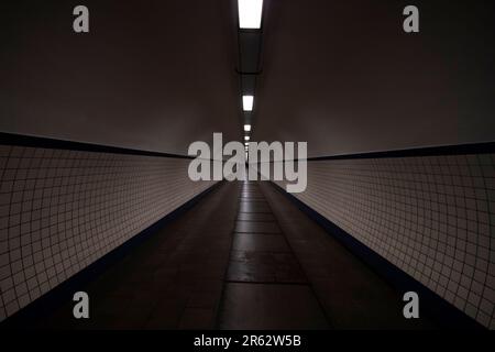 St. Anna's tunnel, un tunnel piéton et cycliste sous la rivière Escaut, reliant le centre-ville à la rive ouest, Anvers Belgique Banque D'Images