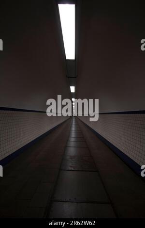 St. Anna's tunnel, un tunnel piéton et cycliste sous la rivière Escaut, reliant le centre-ville à la rive ouest, Anvers Belgique Banque D'Images