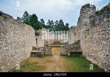 Parc national du Paradis slovaque, Slovaquie - 17 août 2015 : les ruines du monastère dans le parc national du Paradis slovaque. Banque D'Images