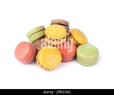 Assortiment de macarons isolés sur fond blanc. Banque D'Images