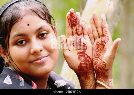 Une jeune fille indienne du village des adolescents en plein air Banque D'Images