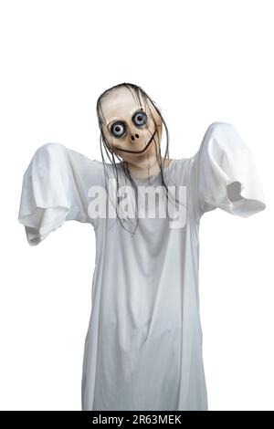 Effrayant momo isolé sur fond blanc. Visage effrayant pour la décoration d'Halloween Banque D'Images