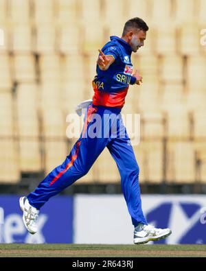 Hambantota, Sri Lanka. 07th juin 2023. Le Dushmantha Chameera du Sri Lanka célèbre après avoir pris le cricket de Rahmat Shah d'Afghanistan lors du match de cricket de l'ODI 3rd entre le Sri Lanka et l'Afghanistan au stade de cricket international Mahinda Rajapaksa à Hambantota le 07th juin 2023. Viraj Kothalwala/Alamy Live News Banque D'Images