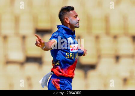 Hambantota, Sri Lanka. 07th juin 2023. Le Dushmantha Chameera du Sri Lanka célèbre après avoir pris le cricket de Rahmat Shah d'Afghanistan lors du match de cricket de l'ODI 3rd entre le Sri Lanka et l'Afghanistan au stade de cricket international Mahinda Rajapaksa à Hambantota le 07th juin 2023. Viraj Kothalwala/Alamy Live News Banque D'Images