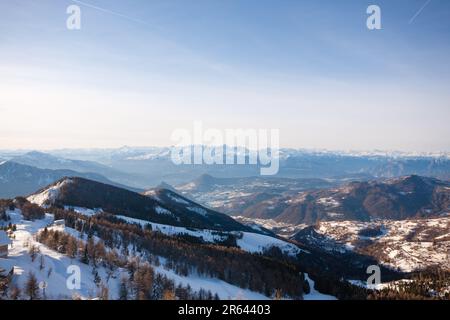 Vue depuis le sommet du mont Panarotta, Trentin-haut-adige, Italie Banque D'Images