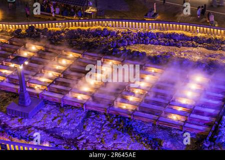 Illuminez Kusatsu Onsen Yubatake Banque D'Images