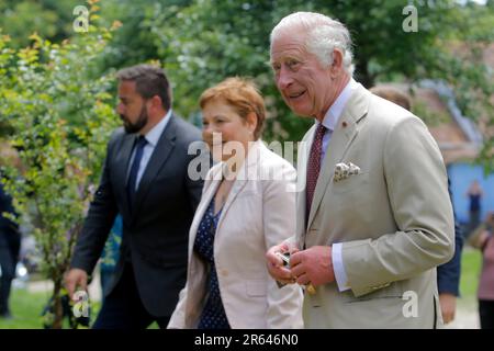 Bucarest, Roumanie. 6th juin 2023. Le roi de Grande-Bretagne Charles III (1st R) visite le village transylvanien de Viscri, dans le centre de la Roumanie, sur 6 juin 2023. Le roi Charles est en visite en Roumanie, sa première visite à l'étranger depuis son couronnement. Credit: Cristian Cristel/Xinhua/Alay Live News Banque D'Images