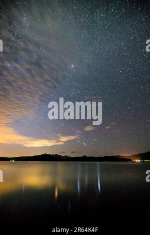 Lac Towada et constellations d'été Banque D'Images