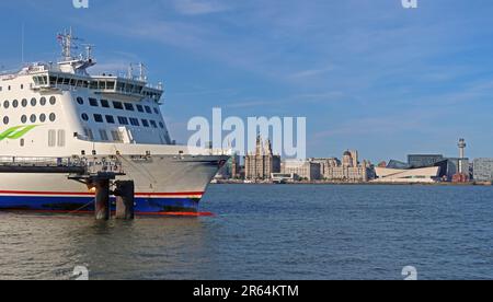 Ferry de Stena Embla à Belfast sur le front de mer de Liverpool depuis Woodside, Birkenhead, Wirral, Merseyside, Angleterre, ROYAUME-UNI, CH41 6DU Banque D'Images