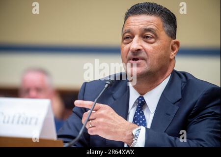 Washington, États-Unis. 06th juin 2023. Joseph Cuffari, inspecteur général du ministère de la sécurité intérieure, comparaît devant un sous-comité de surveillance et de responsabilisation de la Chambre des communes sur la sécurité nationale, la frontière et les affaires étrangères, lors d’une audition sur « Help Wanted: Law Enforcement Staffing Challenges at the Border » dans l’immeuble Rayburn House à Washington, DC, mardi, 6 juin 2023. Photo de Rod Lamkey/CNP/ABACAPRESS.COM crédit: Abaca Press/Alay Live News Banque D'Images