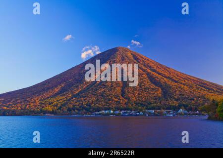 Le mont Nantai et le lac Chuzenji le matin Banque D'Images