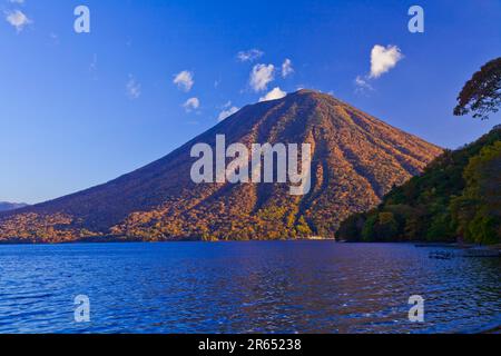 Le mont Nantai et le lac Chuzenji le matin Banque D'Images