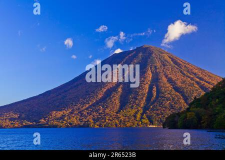 Le mont Nantai et le lac Chuzenji le matin Banque D'Images