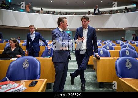 LA HAYE - Jan Paternotte (D66) et Henk Nijboer (PvdA) lors d'un débat sur le rapport de la commission d'enquête parlementaire sur l'extraction du gaz naturel à Groningen. ANP PHIL NIJHUIS pays-bas - belgique Banque D'Images