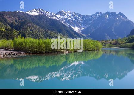 L'étang de Taisho et la chaîne de montagnes Hotaka à Kamikochi Banque D'Images