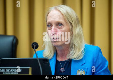 Commission de la Chambre de la magistrature | sous-commission de la Constitution et du gouvernement limité membre de classement des États-Unis Représentant Mary gay Scanlon (démocrate de Pennsylvanie) Présente son discours d'ouverture lors d'une commission de la Chambre sur le pouvoir judiciaire | sous-commission sur la Constitution et le gouvernement limité audition "le contentieux du gouvernement et le besoin de réforme" dans le bâtiment de bureau de Rayburn House à Washington, DC, mardi, 6 juin 2023. Crédit: Rod Lamkey / CNP/Sipa USA Banque D'Images