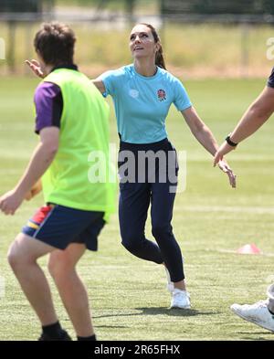 Maidenhead, Royaume-Uni. 07th juin 2023. Maidenhead, Royaume-Uni. 7 juin 2023. La princesse de Galles, présidente de la Rugby football Union, rencontre des joueurs masculins locaux et nationaux au Maidenhead Rugby Club pour discuter de la campagne Modelage de nous, en apprendre plus sur leurs propres expériences d'enfance et parler du rôle que les communautés peuvent jouer dans le soutien aux enfants et aux parents. Crédit : Doug Peters/Alamy Live News Banque D'Images