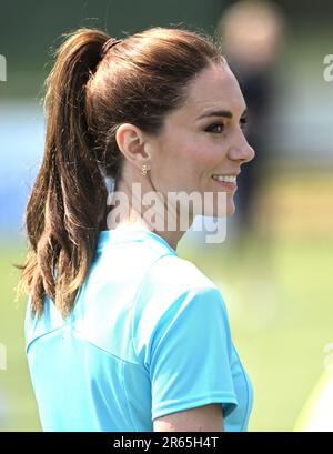 Maidenhead, Royaume-Uni. 07th juin 2023. Maidenhead, Royaume-Uni. 7 juin 2023. La princesse de Galles, présidente de la Rugby football Union, rencontre des joueurs masculins locaux et nationaux au Maidenhead Rugby Club pour discuter de la campagne Modelage de nous, en apprendre plus sur leurs propres expériences d'enfance et parler du rôle que les communautés peuvent jouer dans le soutien aux enfants et aux parents. Crédit : Doug Peters/Alamy Live News Banque D'Images