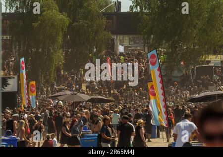 Solvesborg, Suède, 7 juin, 2023 jour 1 public entrant dans la zone du festival. Credit: PEO Mšller/Alamy Live News Banque D'Images