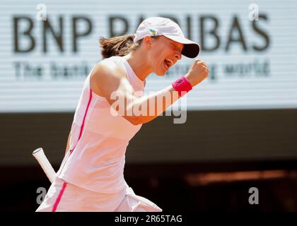 Paris, France, 7th juin 2023. IGA Swiatek, joueur de tennis polonais, célèbre le tournoi de tennis Open 2023 de Roland Garros le mercredi 7 mai 2023, © Juergen Hasenkopf / Alamy Live News Banque D'Images