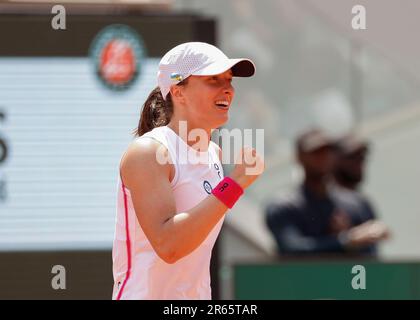 Paris, France, 7th juin 2023. IGA Swiatek, joueur de tennis polonais, célèbre le tournoi de tennis Open 2023 de Roland Garros le mercredi 7 mai 2023, © Juergen Hasenkopf / Alamy Live News Banque D'Images